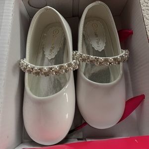Nwb little girls  Dream pairs dress shoes size 6